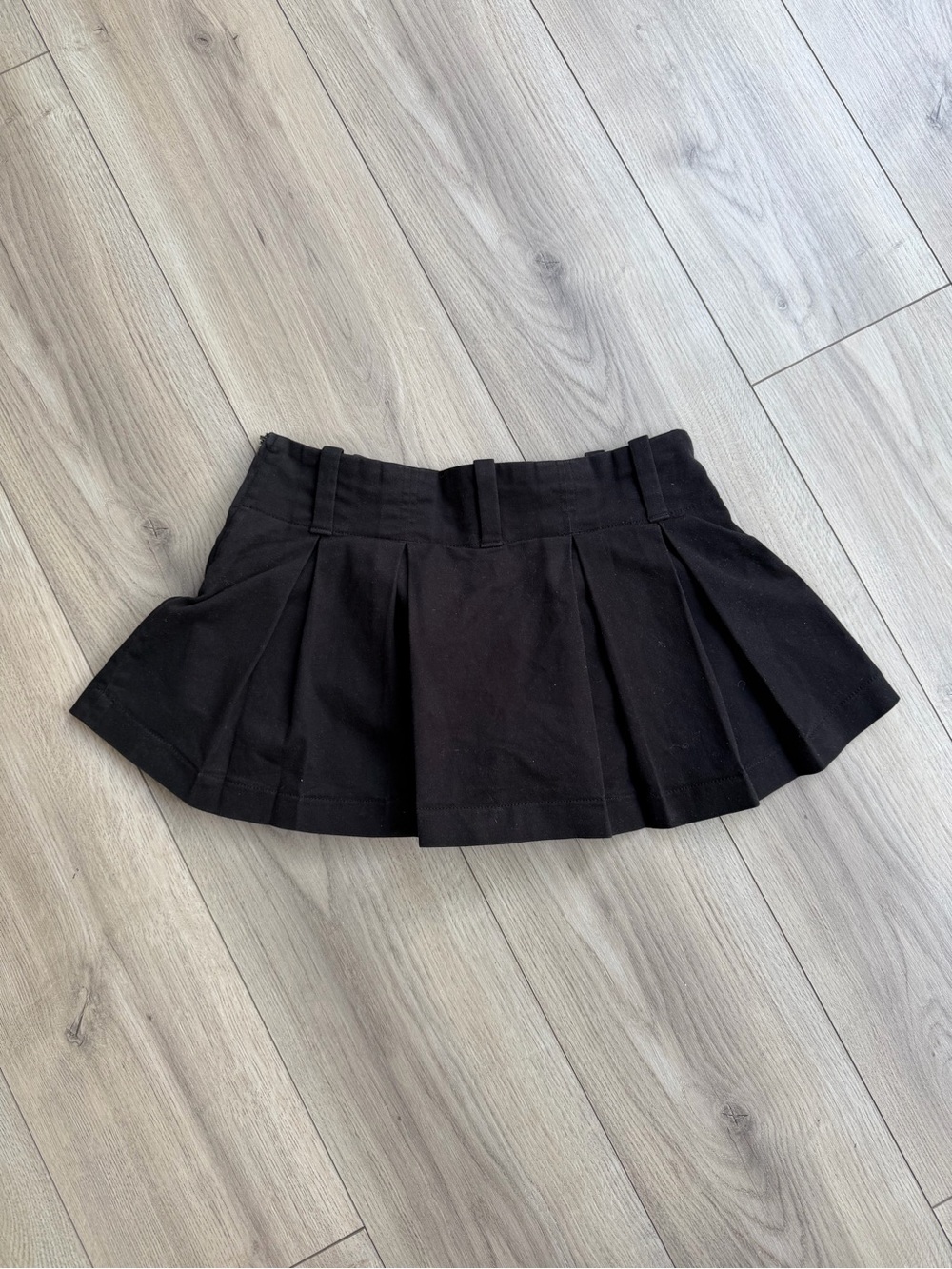Sunday Best Black Pleated Mini Skort - Picture 2 of 4